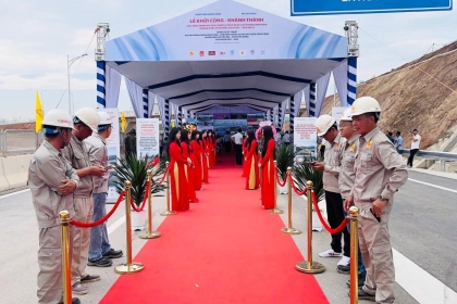 le-thong-xe-cao-toc-tinh-qb